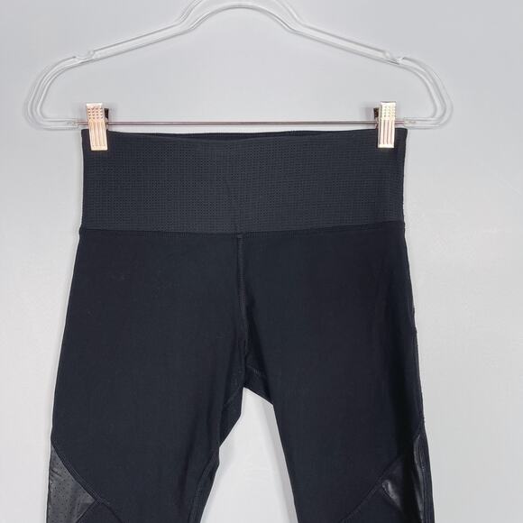 Lorna Jane XSmall XS Black Faux Leather Mesh Pieced Capri Leggings Workout - Picture 4 of 9